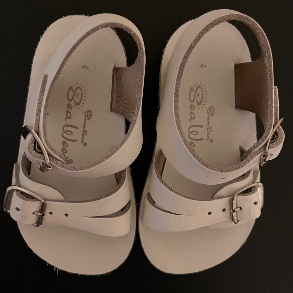 Sun Sans Sea Wees white size 4 infants